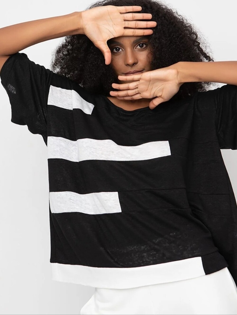 Ozai N Ku 100% Linen Black & White Top Black White Colorblock